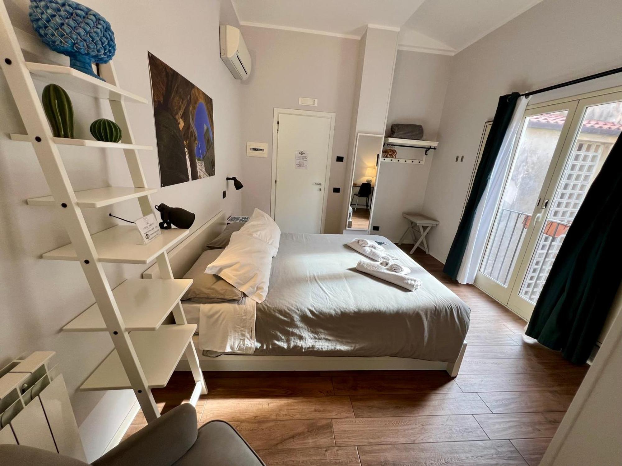 Bed and Breakfast Cortile Umberto I Cefalú Exterior foto